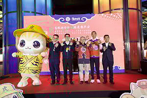 高捷蜜柑站長攜手北港朝天宮   跨界聯名彩繪列車首航