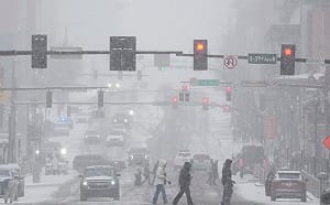 史詩級風暴癱瘓半個美國　川普發布12州緊急狀態 1.3萬航班停擺 