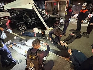 高市男疑欠債遭毆強押上車 警攔救2人逮5嫌追緝主嫌