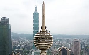 觀看霍諾德攀爬101「VIP座位」！法極限玩家登頂遠雄金融中心引熱議