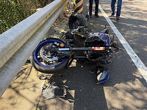 重機行經苗栗獅潭台3線過彎自摔　騎士傷重不治