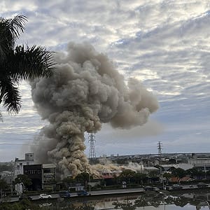 宜蘭汽修廠清晨火警   鐵皮屋直竄黑煙幸未釀傷亡