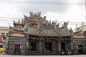 鐮刀男闖彰化大村五通宮砍25尊神像　地院判4月