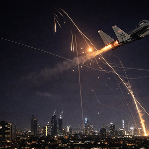 （影）傳多國獲美通知要對伊動手了！林肯號航母到位、雷射武器實戰部署