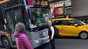 中和景安站肉身擋公車畫面曝！司機嚇傻提告妨害自由