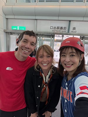 (影)霍諾德登頂101大成功！賈永婕被拱選市長笑回：屁股才剛坐熱