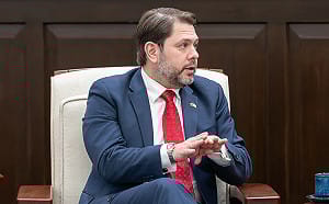 美方接連示警！繼參院軍委會主席後  蓋耶哥再發文斥藍白擋軍購