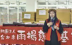 寒流送暖！雨揚老師親赴光復災區   送毛毯溫暖裹住受災鄉親