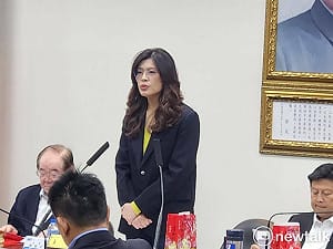  不願美中選邊站  鄭麗文：「美國是恩人、但大陸是親人」　