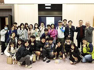 中山醫大與科博館生命科學營30歲 麥覺明分享《山椒魚來了》創作經驗