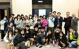 中山醫大與科博館生命科學營30歲 麥覺明分享《山椒魚來了》創作經驗