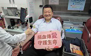 賴清德關心血庫告急 民進黨攜手社團做公益、何博文已捐血 91 次