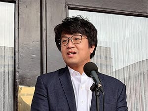 女兒一時認不出嚇哭！沈伯洋年前換新髮型  笑談被民眾陳情半年