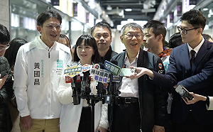 十年前嗆消滅國民黨遭綠調侃！黃國昌怒：黨產有全部恢復了嗎？柯文哲搖頭 