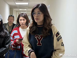徐欣瑩指不受黨內不公體制束縛！鄭麗文中常委投票後快步離開