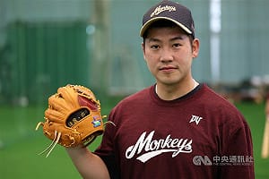 梁家榮接樂天桃猿隊長　小抄備而不用盼助年輕球員