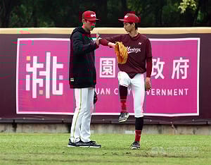 「鍾亦恩投球很像我」　王溢正盼傳授經驗助進化