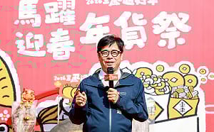 市長任內最後一次三鳳中街發紅包    陳其邁：這裡是我的家