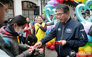 西門市場南區美食廣場瘋購嘉年華  黃偉哲邀民眾逛市場熱鬧迎新年