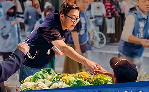 (影) 藍營松信初選白熱化 吳伯雄唯一錄影挺滿志剛：沒背景更珍惜信任 