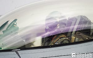 F-16V夜航偏離跑道！空軍：人員安全飛機輕損未影響民航班機起降