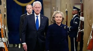 柯林頓夫婦「投降」了! 40多年來首次 前總統同意出席艾普斯坦調查會