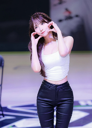 AV時期天價片酬曝光？三上悠亞自爆引退禮是「千萬名錶」