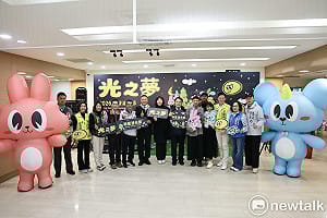 用光影藝術點亮新營天鵝湖   黃偉哲邀親子同遊「2026新營波光節」