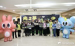 用光影藝術點亮新營天鵝湖   黃偉哲邀親子同遊「2026新營波光節」