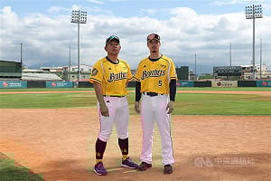 西田明央「界外球請注意安全」　受山田哲人影響