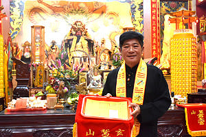 高雄玄鷲山高邑雲天宮抽國運籤   下下籤示警馬年恐不平靜