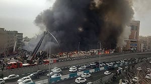（影）德黑蘭市集發生爆炸 市場被大火吞噬 火光數公里外清晰可見