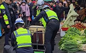 南苗市場隨機砍人案！員警頭部中2刀 顱骨骨裂失血送ICU