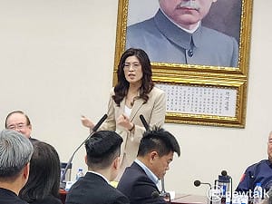 酸賴清德只看「三民自」 鄭麗文：全世界都想走向中國