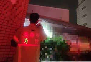 高雄女全裸墜機械停車位身亡！曾遭家暴  同居男友案發後失聯