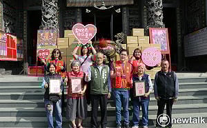 南廠保安宮等捐逾千包刀削麵  響應華山基金會發起「愛老人，愛團圓」