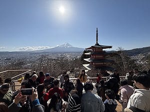 觀光公害不堪負荷　富士山新倉山淺間公園櫻花祭喊卡
