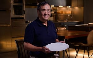 不拍電影改當主廚！導演李崗推「李家宴」私房年菜 製作艱辛曝光：試吃到快吐 