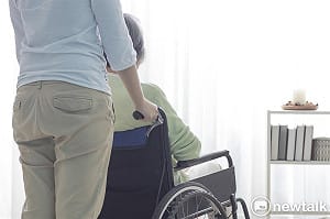 身價8億百歲人瑞娶看護！子女搶人引熱議 律師點名2疑點：有良心嗎？