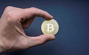 比特幣跳水15%＋爆倉24.5億美元! 創4年單日最大跌幅 美裁員潮1月暴增至10.8萬人