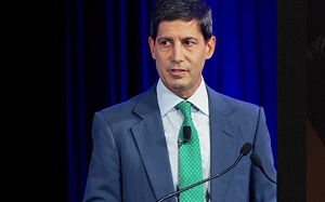 川普盟友、共和黨籍背景、投資市場如何看華許出線？