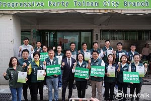 團結台南隊同心站作伙  邱莉莉等20餘位議員參選人攜手登記黨內初選