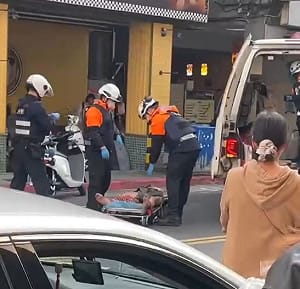 北市驚見裸女街頭暴走！警消送醫救治 遭損車主不提告 