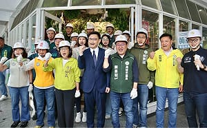 賴瑞隆、康裕成陪同力挺  「南方問政聯盟」聯合登記展現團結氣勢