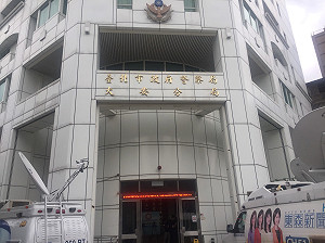 台大命案  警：張嫌潑酸後  持刀傷人後自殘