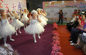 90歲阿公跳天鵝湖  新北松大成果展揭幕