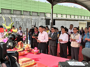 悠遊卡刷不進高雄輕軌 柯P嗆賀陳旦「你要不要幫忙啊？」