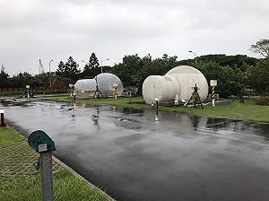 八里超夯泡泡屋沒人管? 床鋪發霉卻要2600元