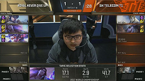 英雄聯盟世界賽》四強賽BO5 中國RNG聽牌搶3