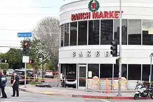 (影)車禍瞬間曝光！ 洛杉磯92歲婦人開車撞進超市釀3死6傷含4台人